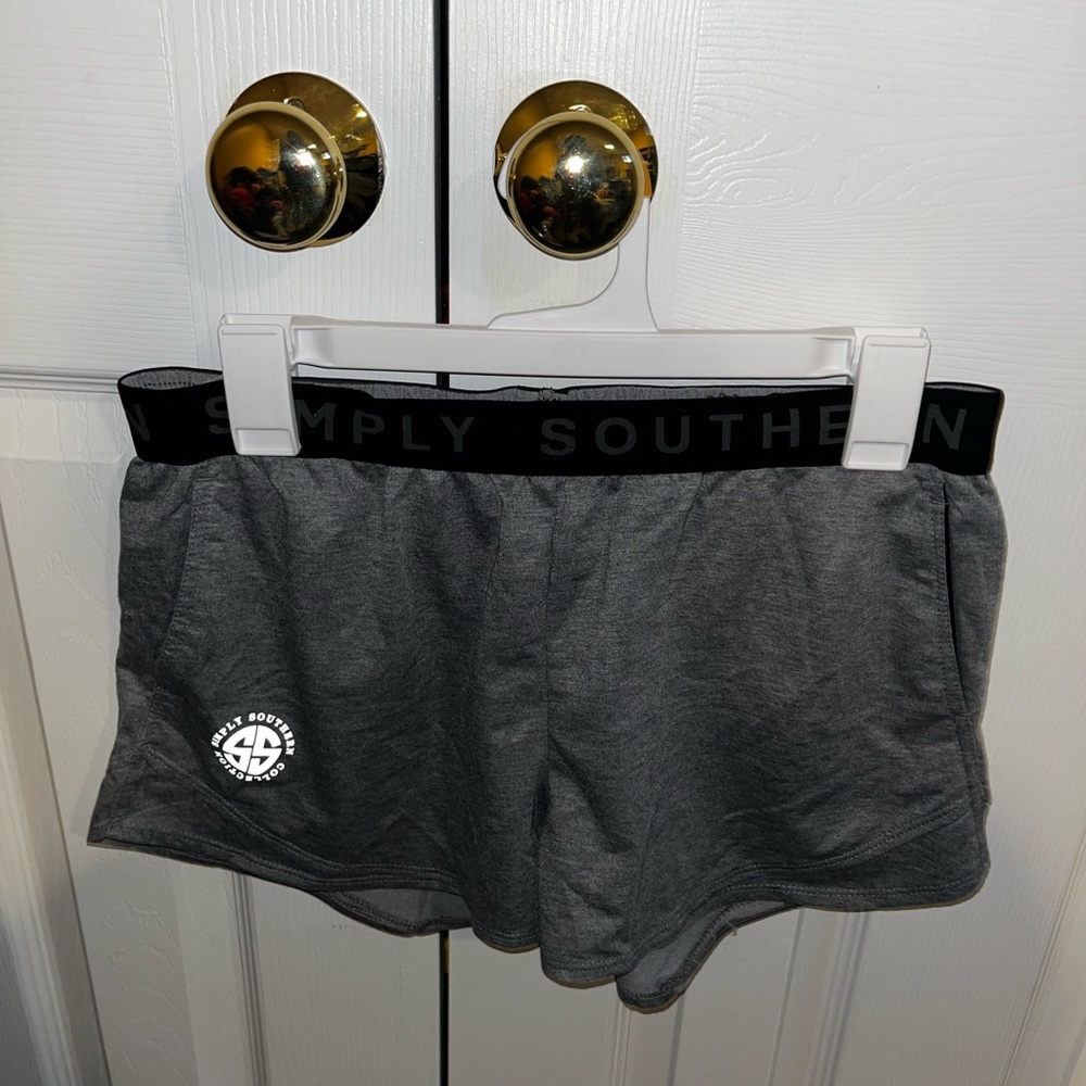 Simply Southern Size L Women’s shorts in grey 🩶🌻🌸💐